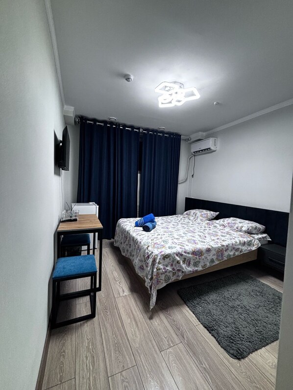 Double Room | Desk, laptop workspace, free WiFi