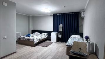 Classic-Doppel- oder -Zweibettzimmer | Schreibtisch, laptopgeeigneter Arbeitsplatz, kostenloses WLAN