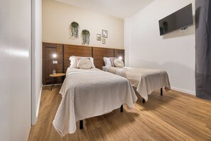 Standaard driepersoonskamer | Hypoallergeen beddengoed, een minibar met enkele gratis items