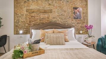 Camera Tripla Deluxe | Hypo-allergenic bedding, free minibar items, desk, laptop workspace