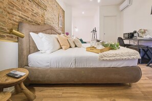 Camera Tripla Deluxe | 防过敏的被褥、免费迷你吧物品、办公桌、笔记本电脑工作区