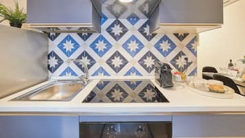 Camera quadrupla Comfort | Cocina privada | Frigobar