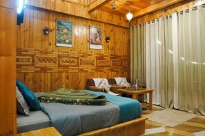 2 bedrooms, desk, iron/ironing board, free WiFi - WOW WOODEN DUPLEX COTTAGE- SATYA KUTIR (Jibhi)