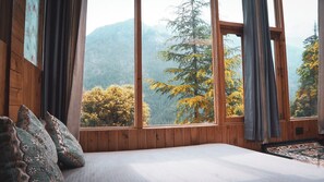 2 habitaciones, escritorio, tabla de planchar con plancha y wifi gratis