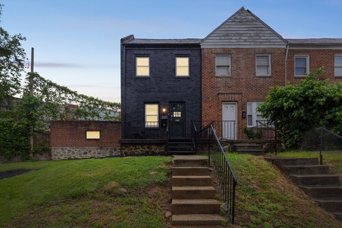 NEW! Cozy Getaway | Quiet Neighborhood Near DT