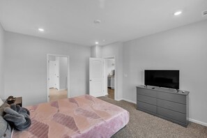 4 bedrooms, WiFi, bed sheets