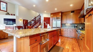 Kühlschrank, Mikrowelle, Ofen, Geschirrspüler