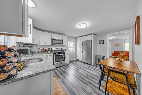 Refrigerador, microondas, horno y lavavajillas 