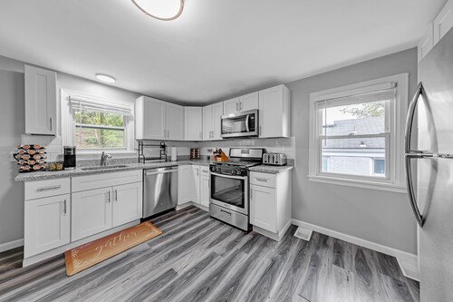 NEW! Pet-Friendly 4BR Near Kennywood & Pittsburgh