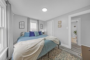 4 habitaciones, tabla de planchar con plancha, cuna de viaje y wifi 