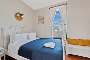 6 chambres, fer et planche à repasser, lit de bébé portatif, Wi-Fi