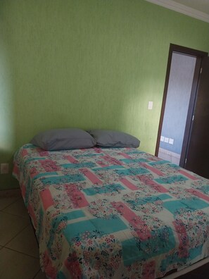 3 chambres, fer et planche à repasser, Wi-Fi, draps fournis