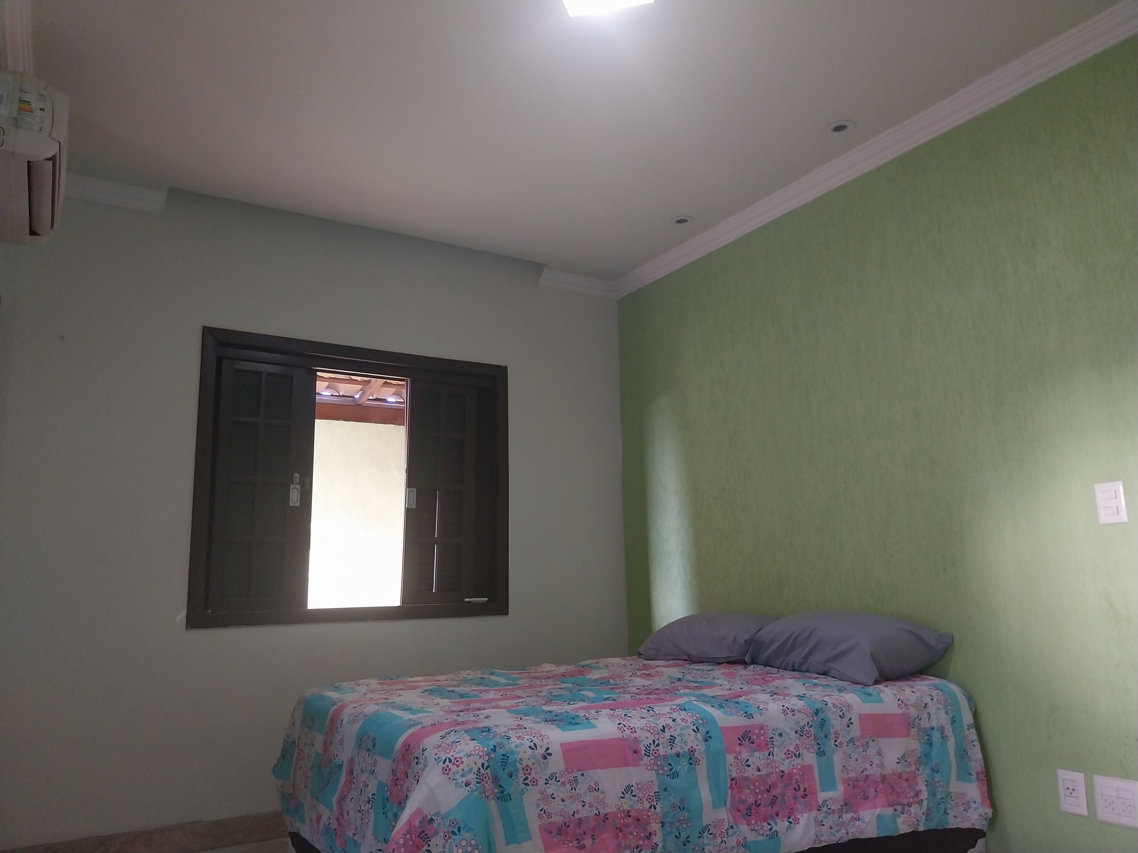 3 chambres, fer et planche à repasser, Wi-Fi, draps fournis