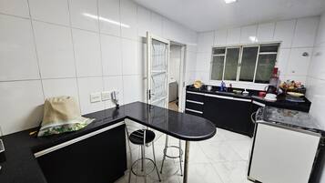 Mikrobølgeovn, ovn og kokeplater