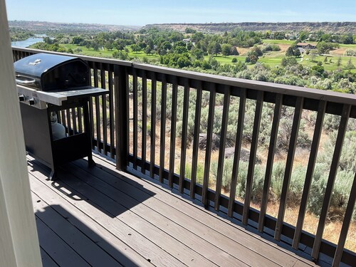 Snake River canyon 2 bedroom house in Buhl overlooking the river & golf course 