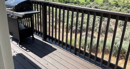 Snake River canyon 2 bedroom house in Buhl overlooking the river & golf course