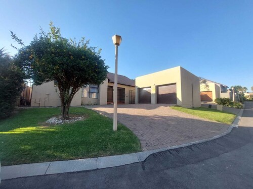 
Mountain View – Comfortable, Convenient & Secure House