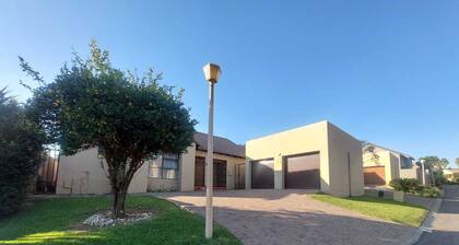 Mountain View – Comfortable, Convenient & Secure House