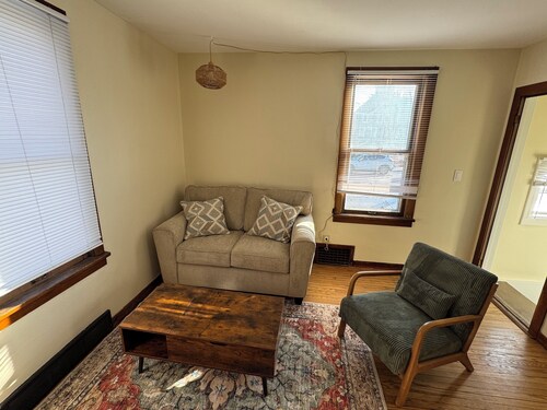 Charming 2-bedroom house with WiFi, AC in adorable Sycamore