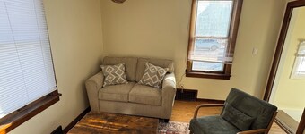 Charming 2-bedroom house with WiFi, AC in adorable Sycamore