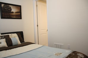4 bedrooms, iron/ironing board, bed sheets