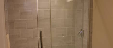 Hårtørrer, håndklæder, Sæbe, Toiletpapir