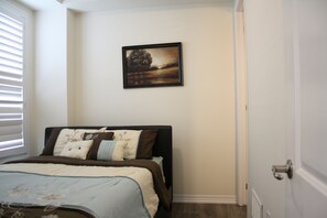 4 dormitorios, tabla de planchar con plancha, ropa de cama