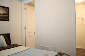 4 bedrooms, iron/ironing board, bed sheets