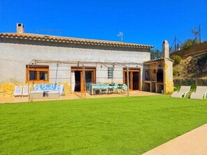 Property grounds - Home in Mas Altaba · ★4.81 · 4 bedrooms · 9 beds · 2 baths (Mas Altaba)