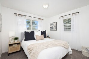 4 bedrooms, iron/ironing board, free WiFi, bed sheets