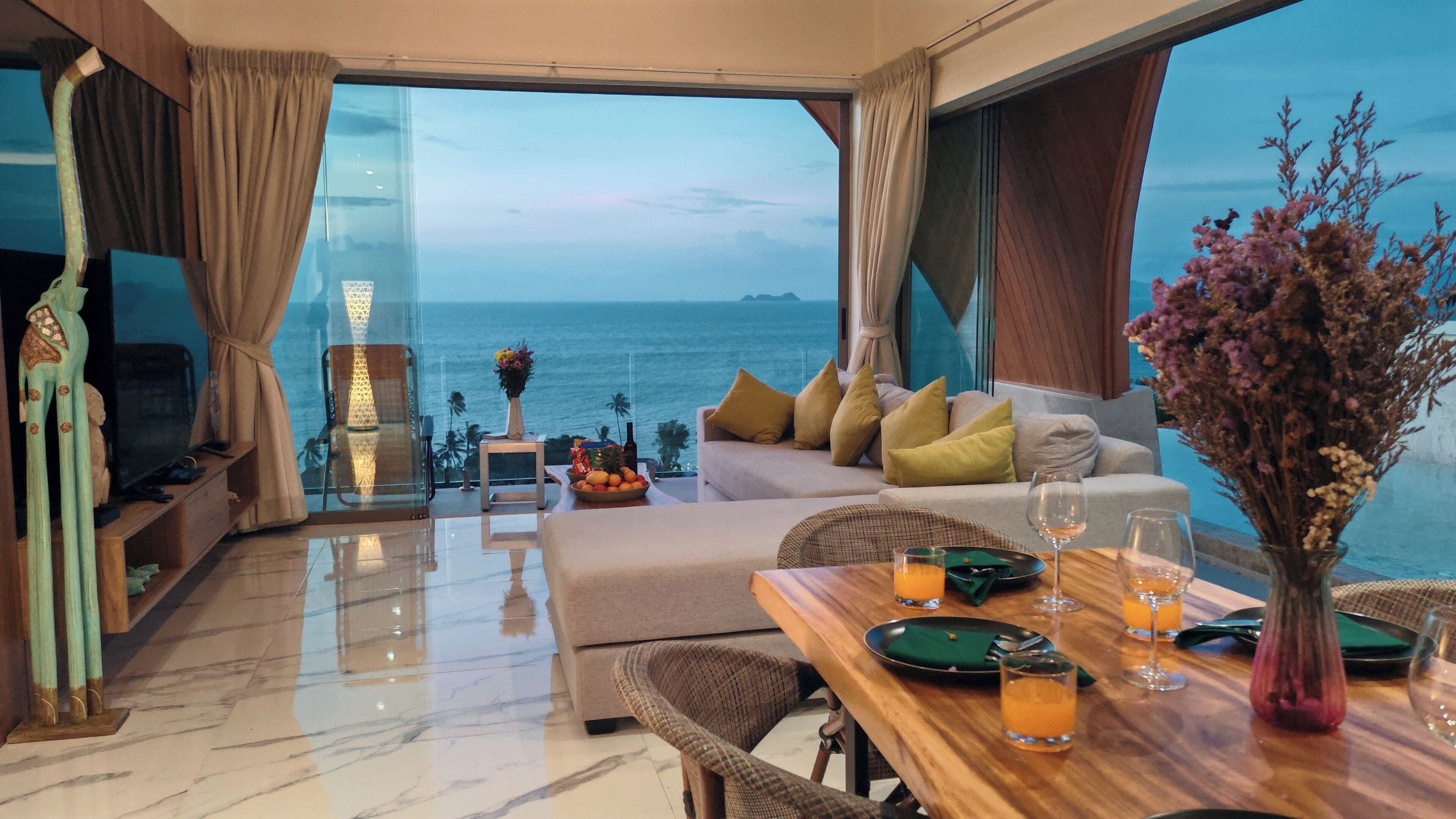 Caja de seguridad en la habitación y decoración personalizada 