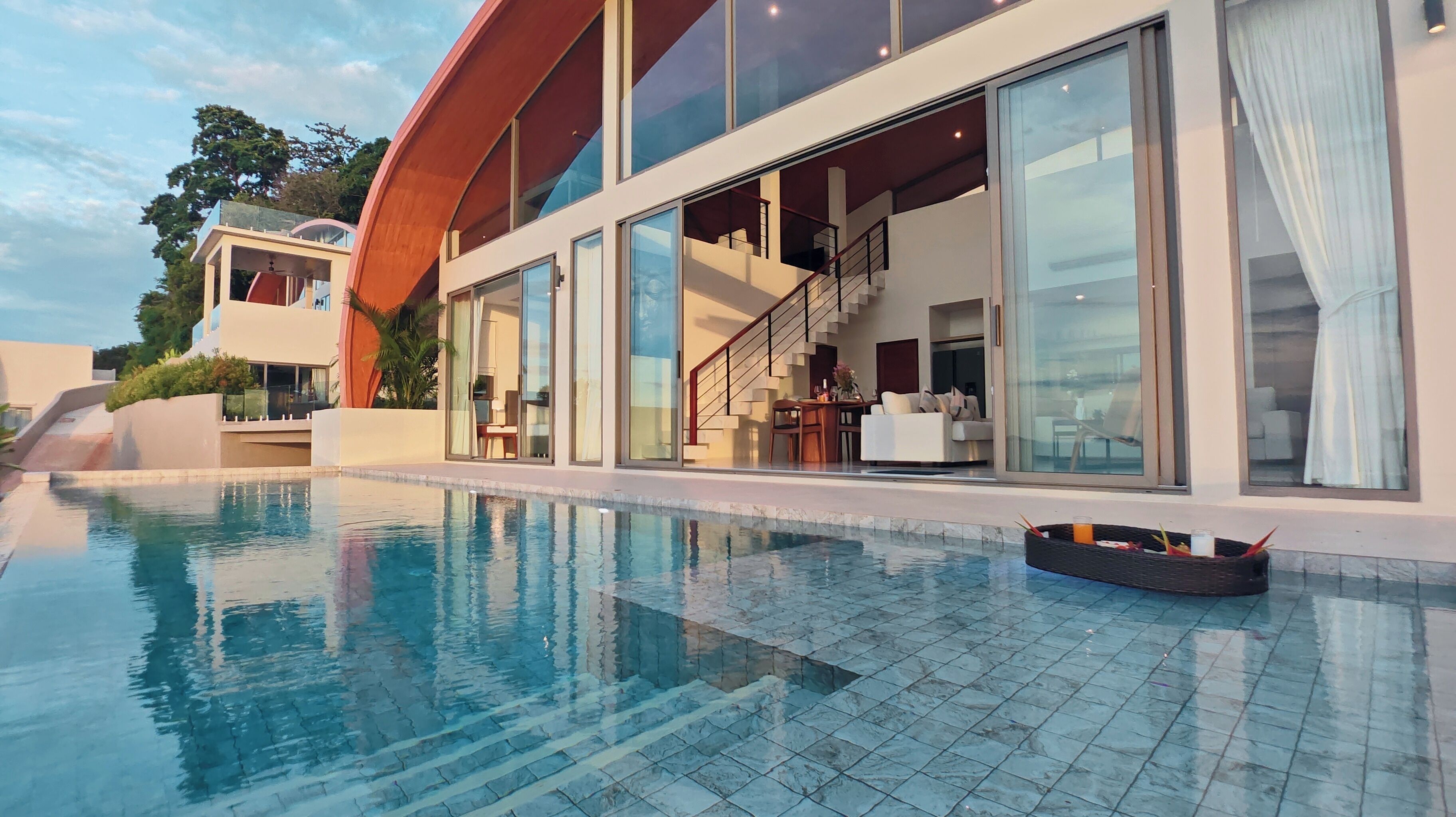 Villa – design | Safe på rommet, individuelt dekorert, individuelt innredet og skrivebord