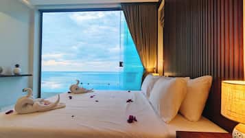 Premier Villa | In-room safe, individually decorated, individually furnished, desk