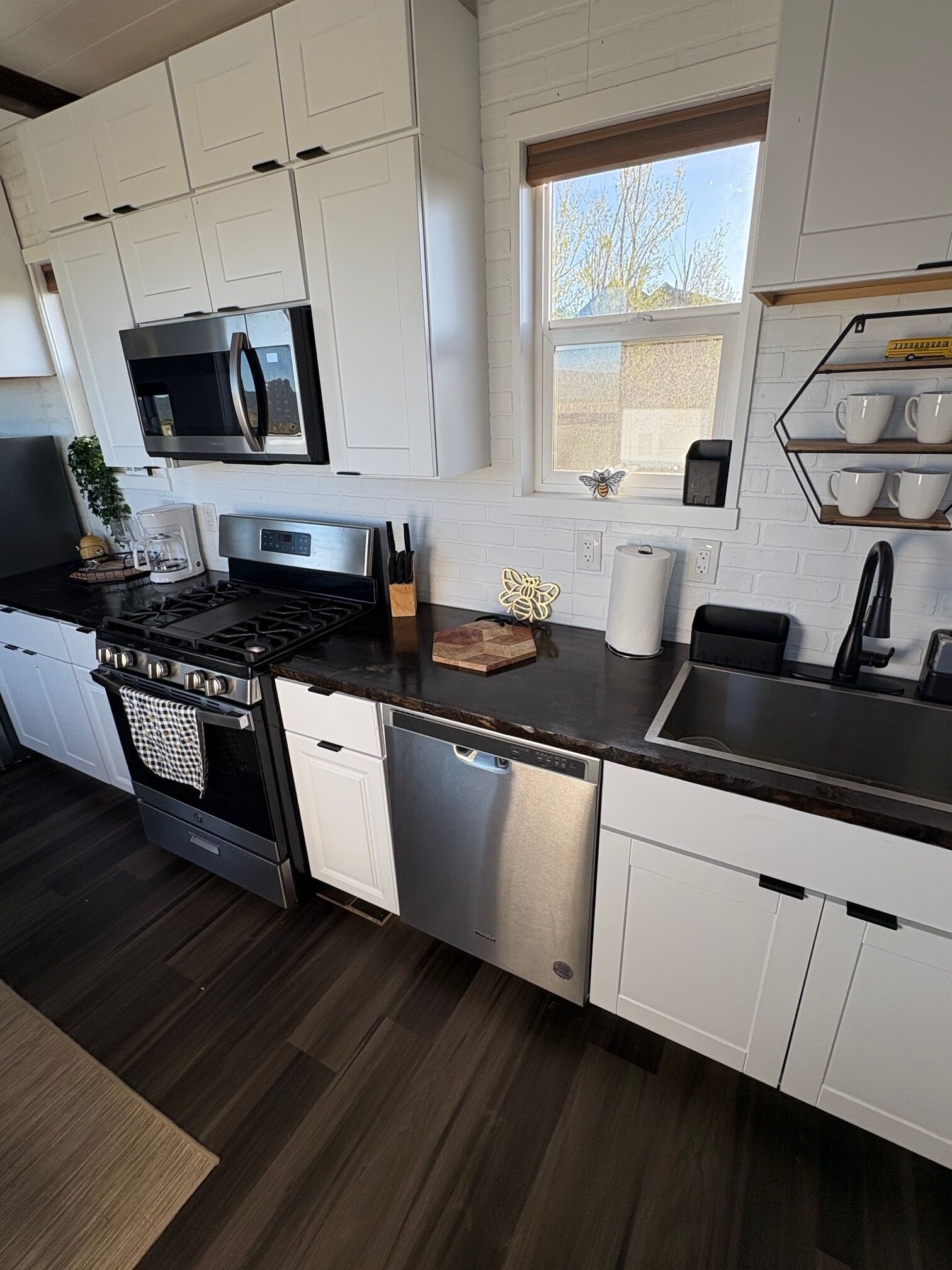 冰箱、微波炉、烤箱、炉灶