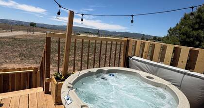 Welcome to the Bee Bus – A Cozy One-of-a-Kind Tiny Home with Mountain Views