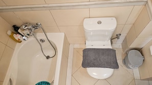 A bathroom with a bathtub, toilet, and shower. - Cassiopeia 3-Bedroom House on beach with pool (Chania)