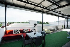 Huoneisto, lanai, näköala mäelle | Terassi/patio