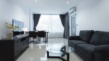 Apartment, Veranda, Hügelblick | Wohnbereich