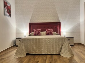 Deluxe Double or Twin Room, 1 Bedroom | Down comforters, memory foam beds, desk, laptop workspace - Cavour Luxury Rooms Catanzaro (Catanzaro)