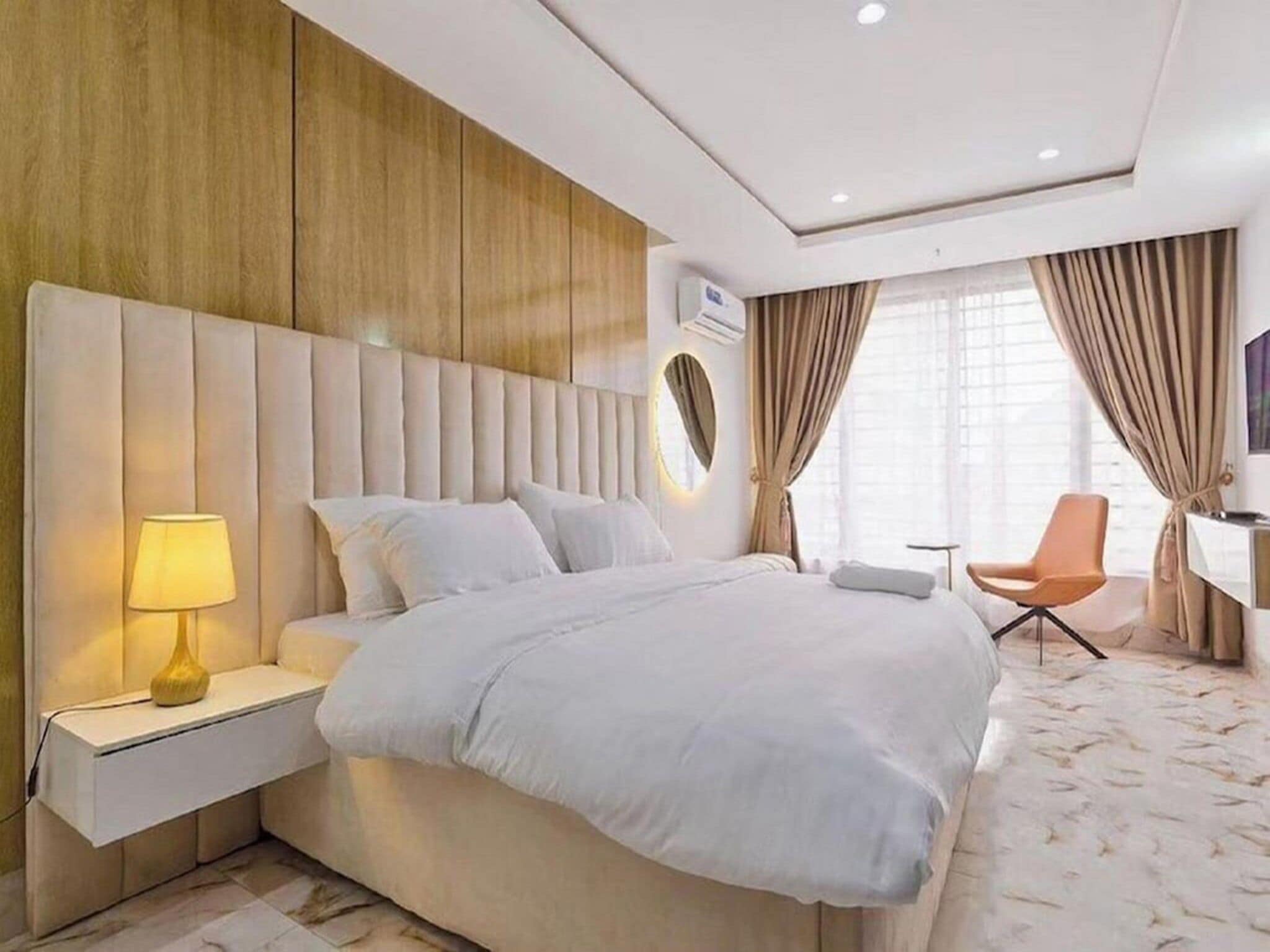Suite studio présidentielle | Literie hypoallergénique, décor unique, ameublement unique, bureau