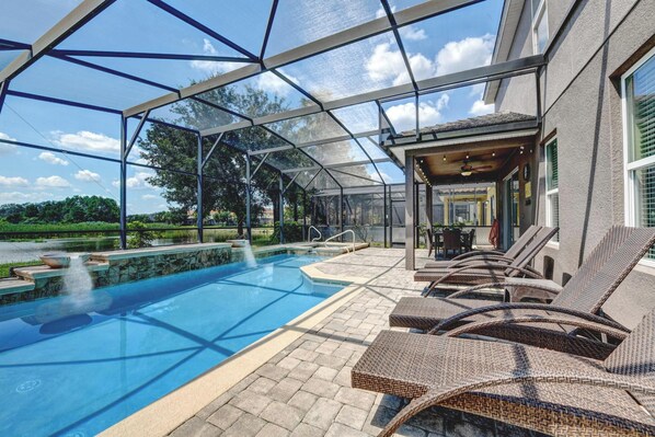 A heated pool - Spacious Solterra 5-Bedroom Resort Pool Home Near Disney with Lake View (Davenport)