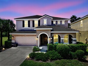 Exterior - Spacious Solterra 5-Bedroom Resort Pool Home Near Disney with Lake View (Davenport)