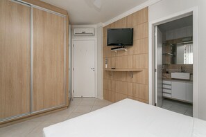 Fer et planche à repasser, accès Internet, draps fournis