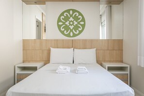 Tabla de planchar con plancha, Internet, ropa de cama