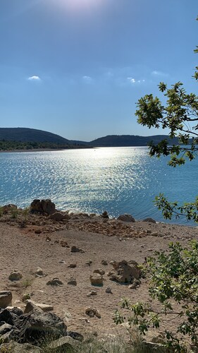 Maison de village au bord du lac de sainte croix-Gorge du Verdon