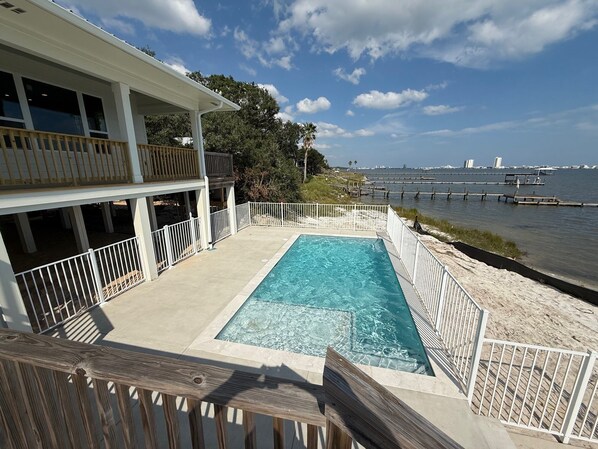 Alberca al aire libre y alberca climatizada