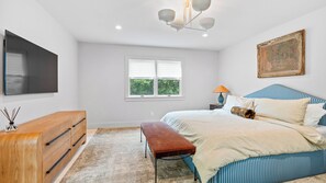 4 bedrooms, travel cot, WiFi, bed sheets - Elevated North Fork Escape with Chic Interiors and Private Poolside Oasis -... (Cutchogue)