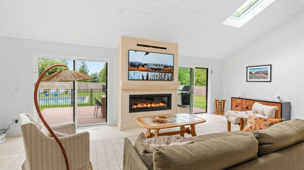 Smart TV, fireplace, stereo, offices