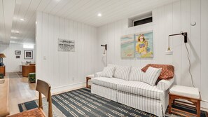 TV connectée, cheminée, chaîne hi-fi, espaces bureaux