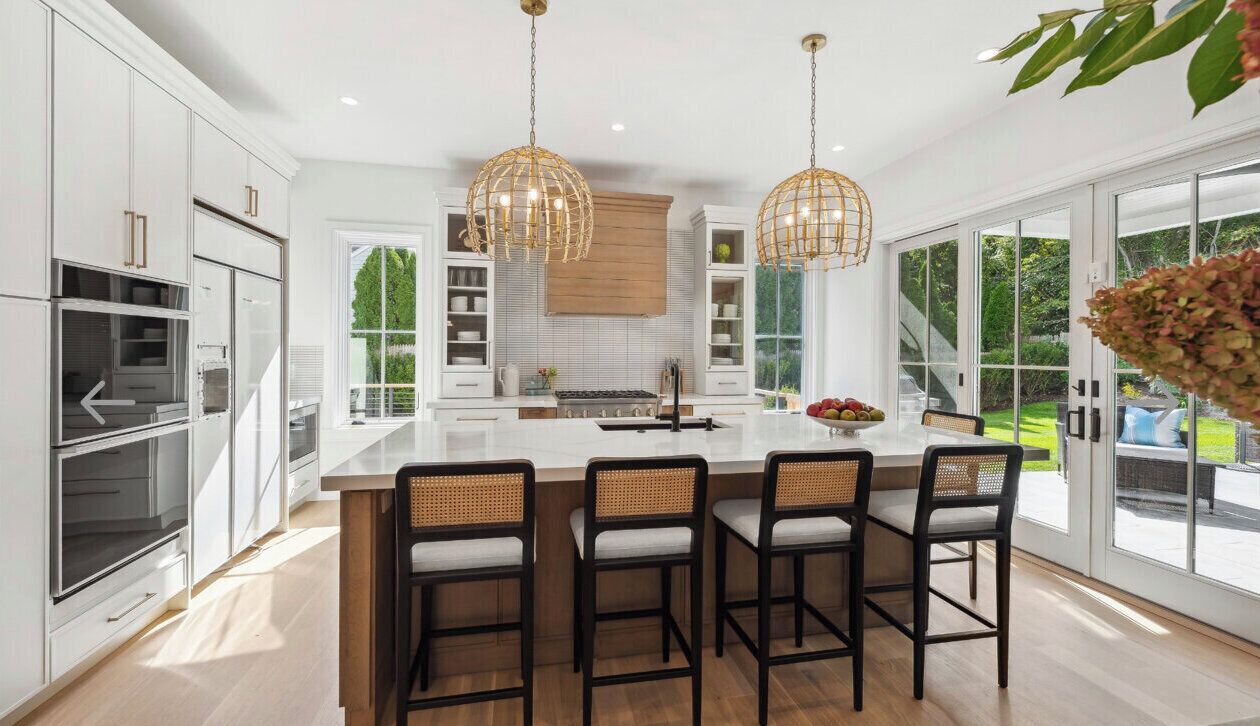 Micro-ondes, four, plaque de cuisson, cafetière/bouilloire